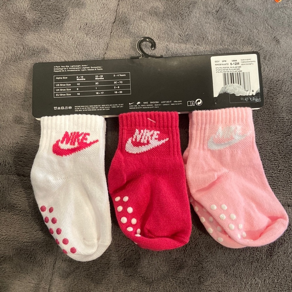 Brand new 6-12 M Nike socks​